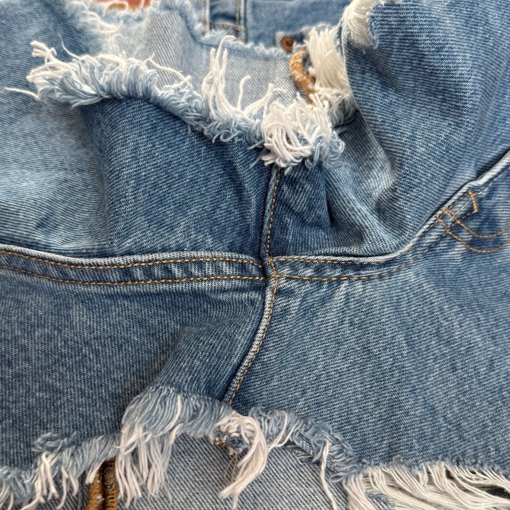 Levi’s 501 Button Fly High-Rise Denim Short W34 Light Wash Distressed Festival - Picture 11 of 15